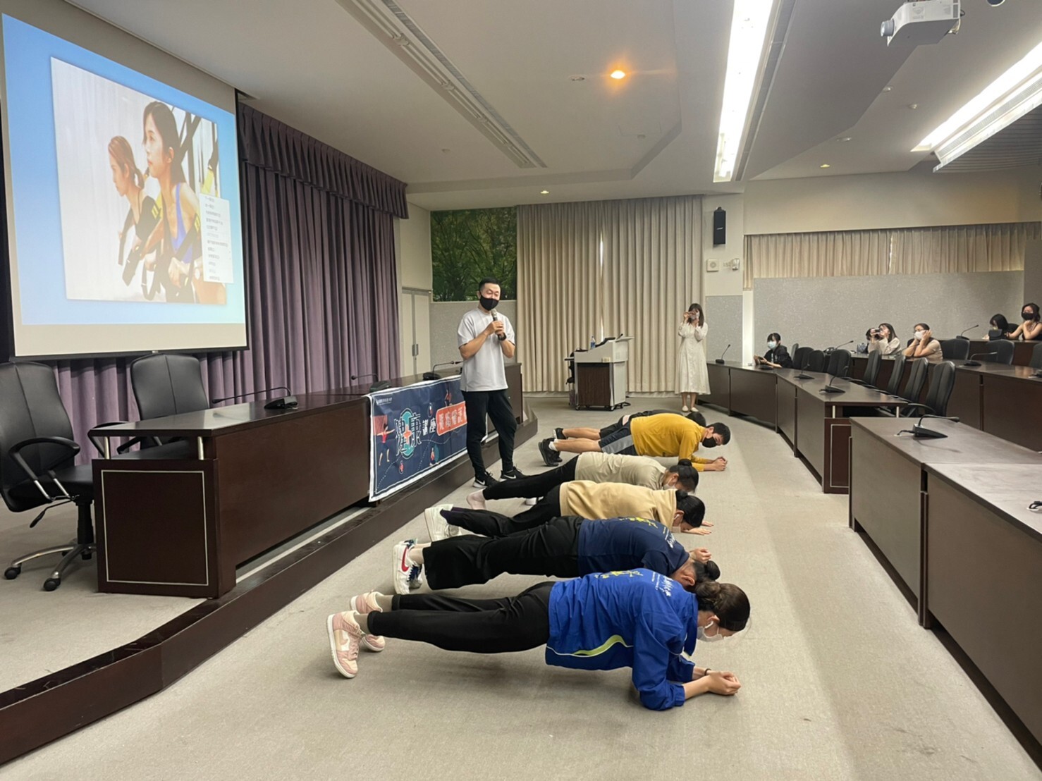 111學年度第二學期   健康講座-跟痠痛說掰掰Image