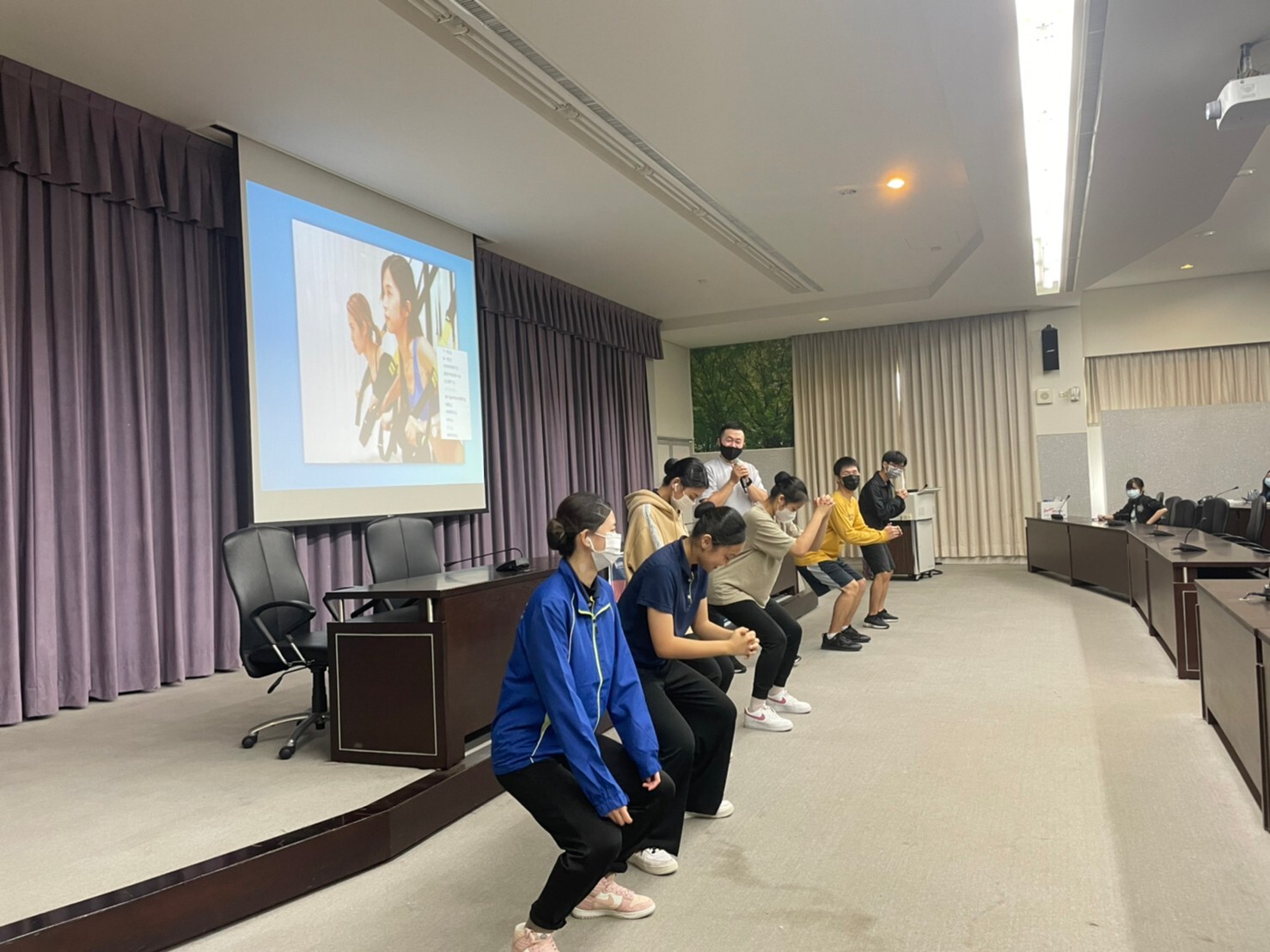 111學年度第二學期   健康講座-跟痠痛說掰掰Image