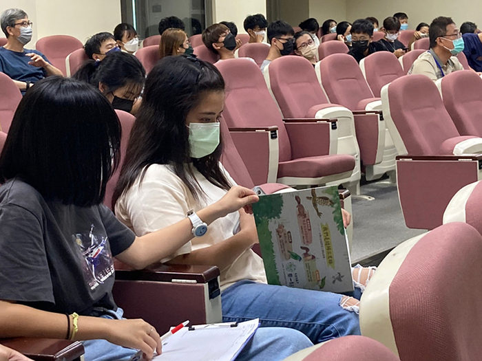 Semester 1, Academic Year 111 Environmental Education Seminar - Ecological Parks on Campus 111/10/4(2)Image