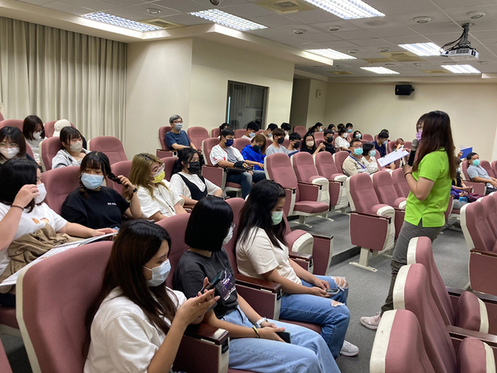Semester 1, Academic Year 111 Environmental Education Seminar - Ecological Parks on Campus 111/10/4(2)Image