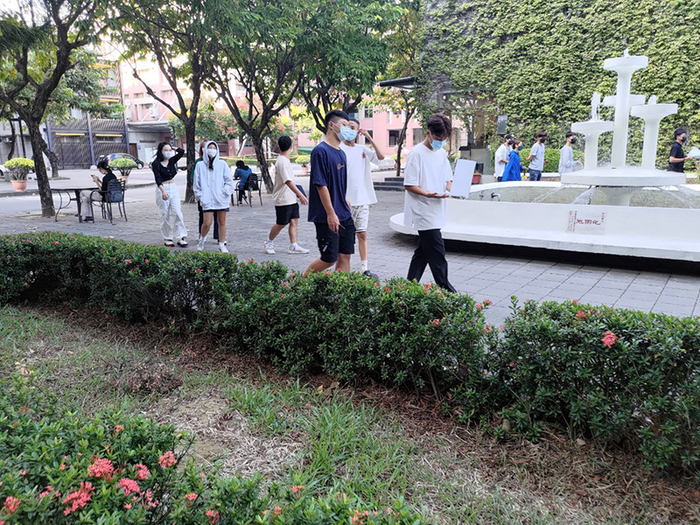 Semester 1, Academic Year 111 Environmental Education Seminar - Ecological Parks on Campus 111/10/4(2)Image