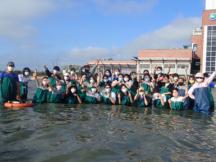 Environmental Education Activity for the First Semester of School Year 111 - Half-day Fishing Experience 111/11/25(Fri)Image