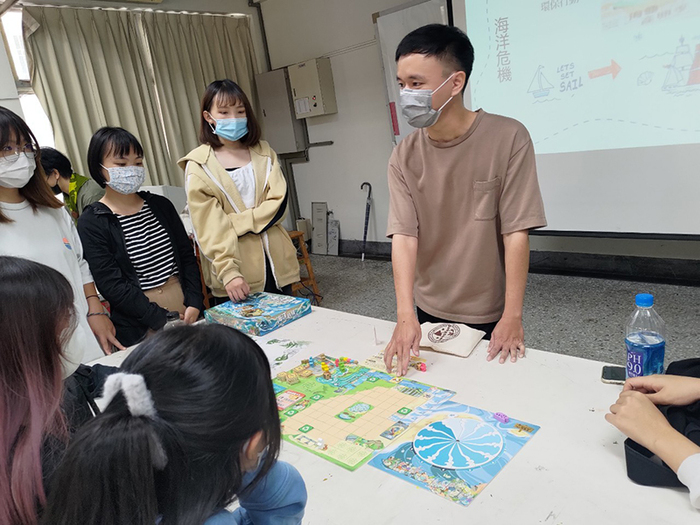 First semester of the 111th school year environmental education activity 