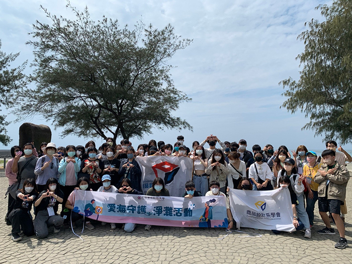 111 First Semester of Academic Year 111 Love the Sea and Protect the Clean Beach Activity 111/10/15(Sat)Image