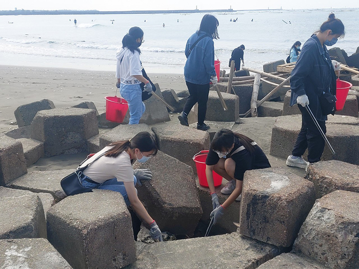 111 First Semester of Academic Year 111 Love the Sea and Protect the Clean Beach Activity 111/10/15(Sat)Image