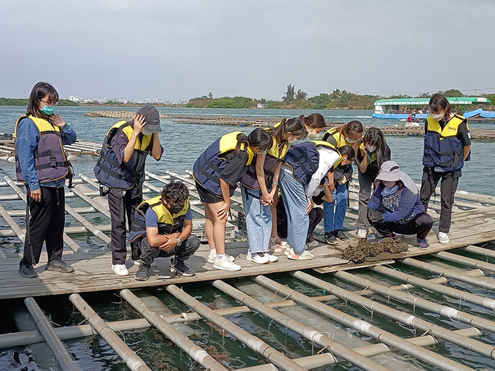 111 First Semester of Academic Year 111 Love the Sea and Protect the Clean Beach Activity 111/10/15(Sat)Image