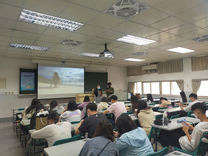 Semester 2, Academic Year 110, Seminar 111/03/21(Mon), Beach Cleaning Activity 111/03/26(Sat)Image