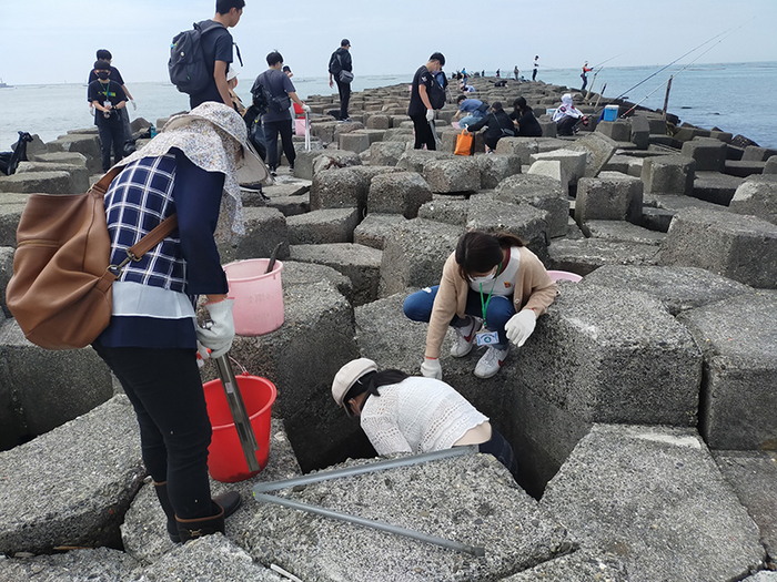 Semester 2, Academic Year 110, Seminar 111/03/21(Mon), Beach Cleaning Activity 111/03/26(Sat)Image