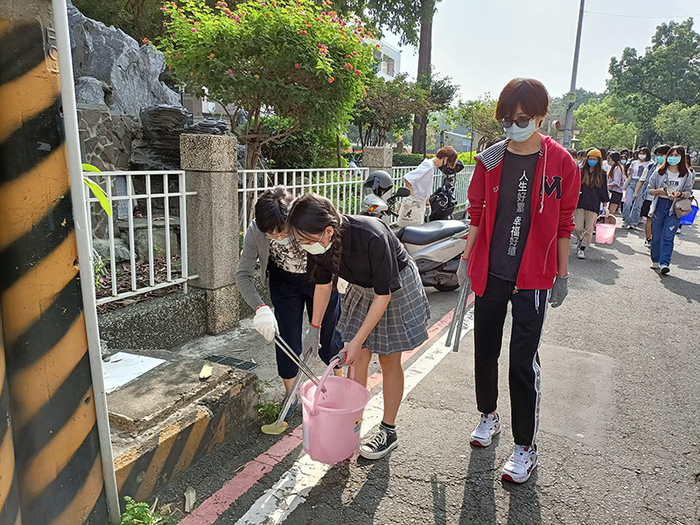 110 First Semester of Academic Year 110 Valuing and Protecting the Green Home (2) 110/10/29(Fri)Image