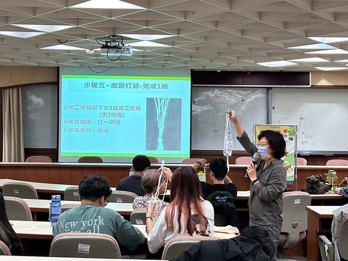 Semester 2, Academic Year 111 Environmental Education Seminar - Green Revolution at the Table 112/05/16(2)Image