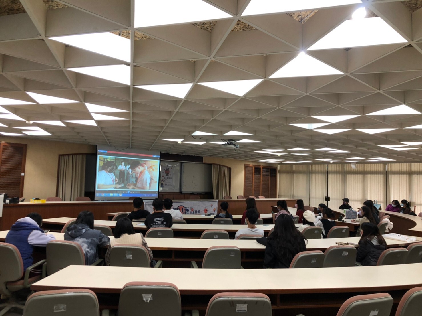 111 Academic Year First Semester Health Volunteer Report 3 (111.12.21)Image