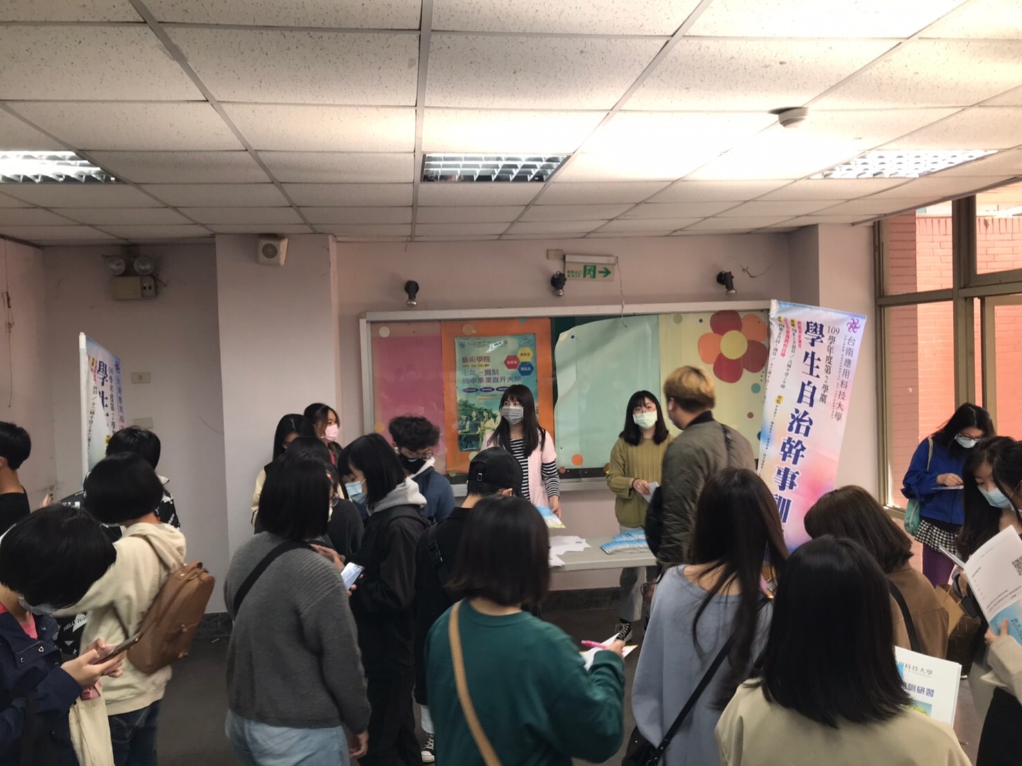 The second semester of the 109 school year Jiale officer education study (posture, dengue fever, sex education, tuberculosis, smoking and drug advocacy)Image
