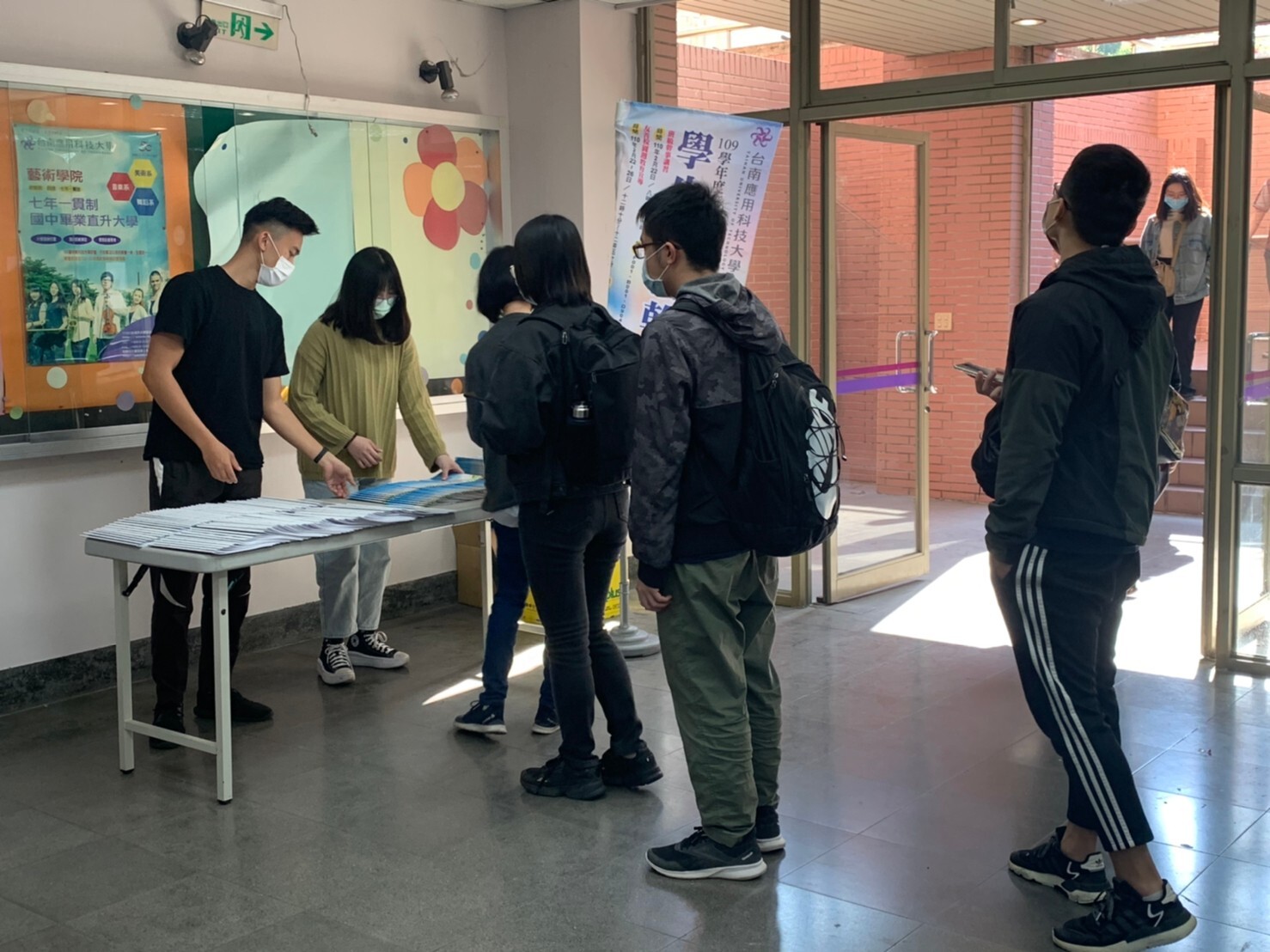 The second semester of the 109 school year Jiale officer education study (posture, dengue fever, sex education, tuberculosis, smoking and drug advocacy)Image